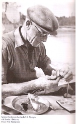 Auf einem Angelausflug an den Storån bindet Frank Sawyer seine berühmte „Swedish special nymf“ (SS). Foto: Nils Färnström.